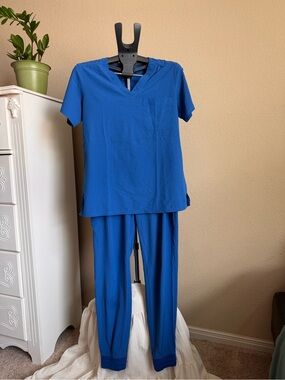 2 Set Comfy Royal Blue scrubs, V-Neck Top &  jogger style pants, M top, L pants